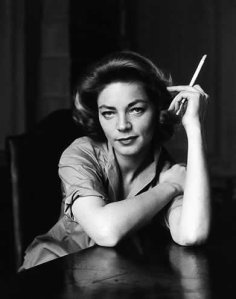 lauren-bacall-SMOKING