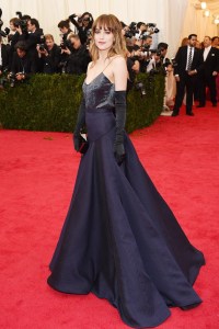 dakota-johnson-vogue-6may14-getty_b_592x888