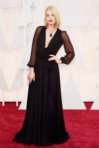 margot-robbie-vogue-22feb15-getty_b_592x888